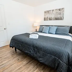 Spacious And Stylish 2 Bedroom Near Broadway - 5 Min Drive Apartment