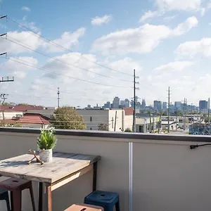 Cozy & Convenient 1 Bedroom Apt! Minutes To Downtown! Apartment